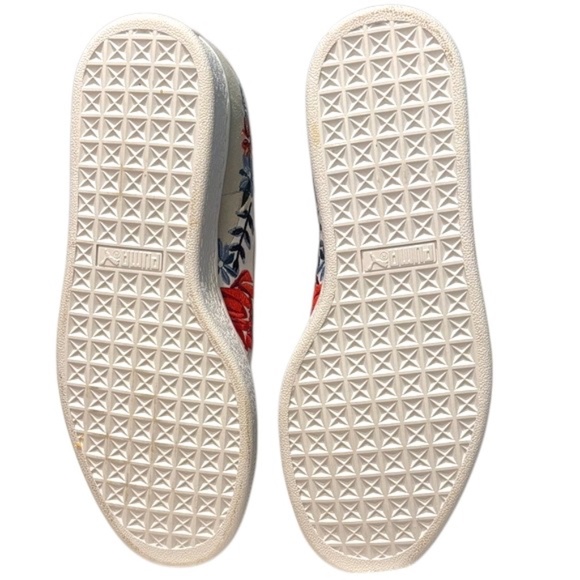 NWOT-Puma Women's Suede Classic Embroidered Floral Sneakers in Grey/White - Picture 12 of 15